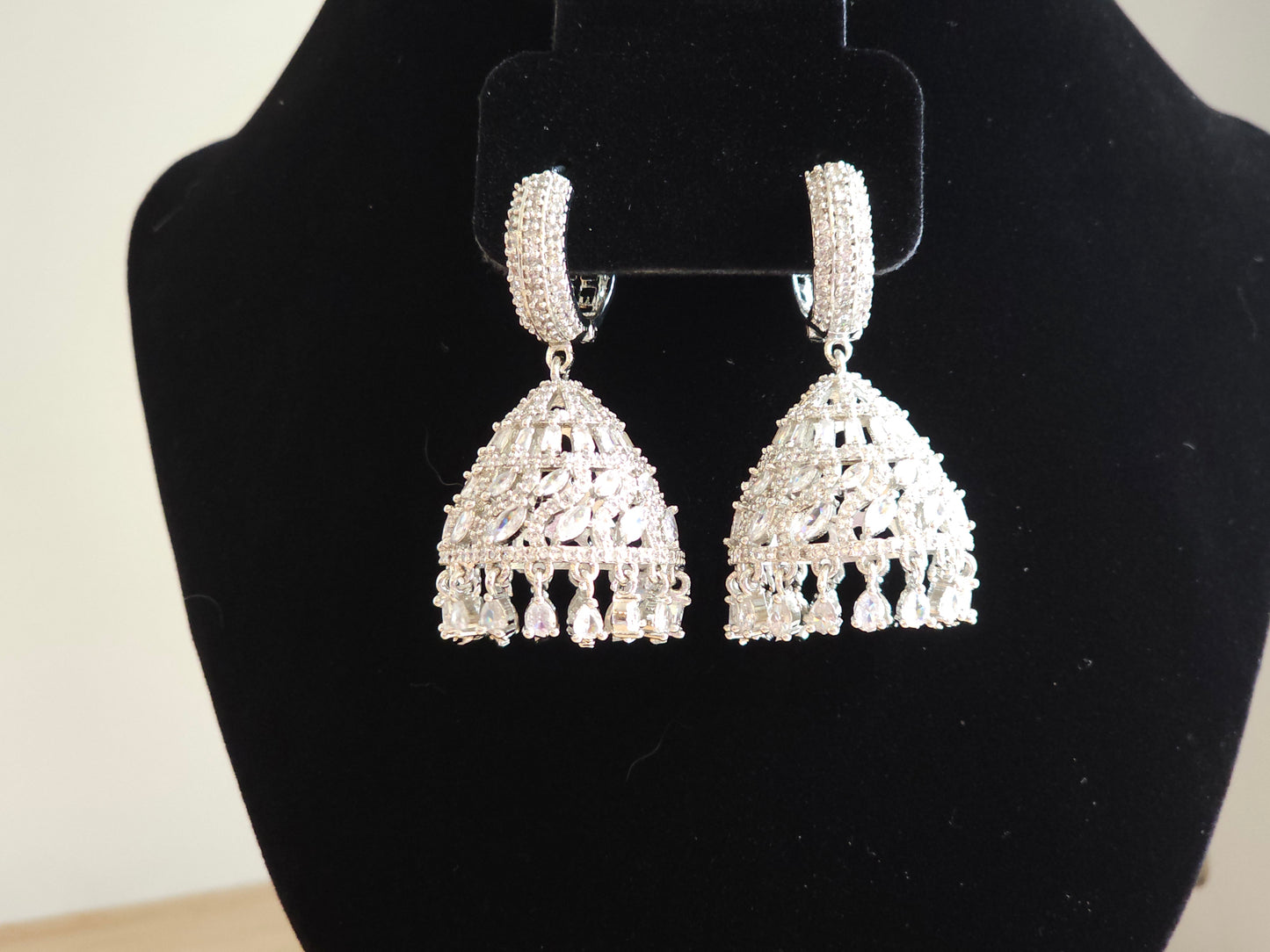 Silver Jhumka earings