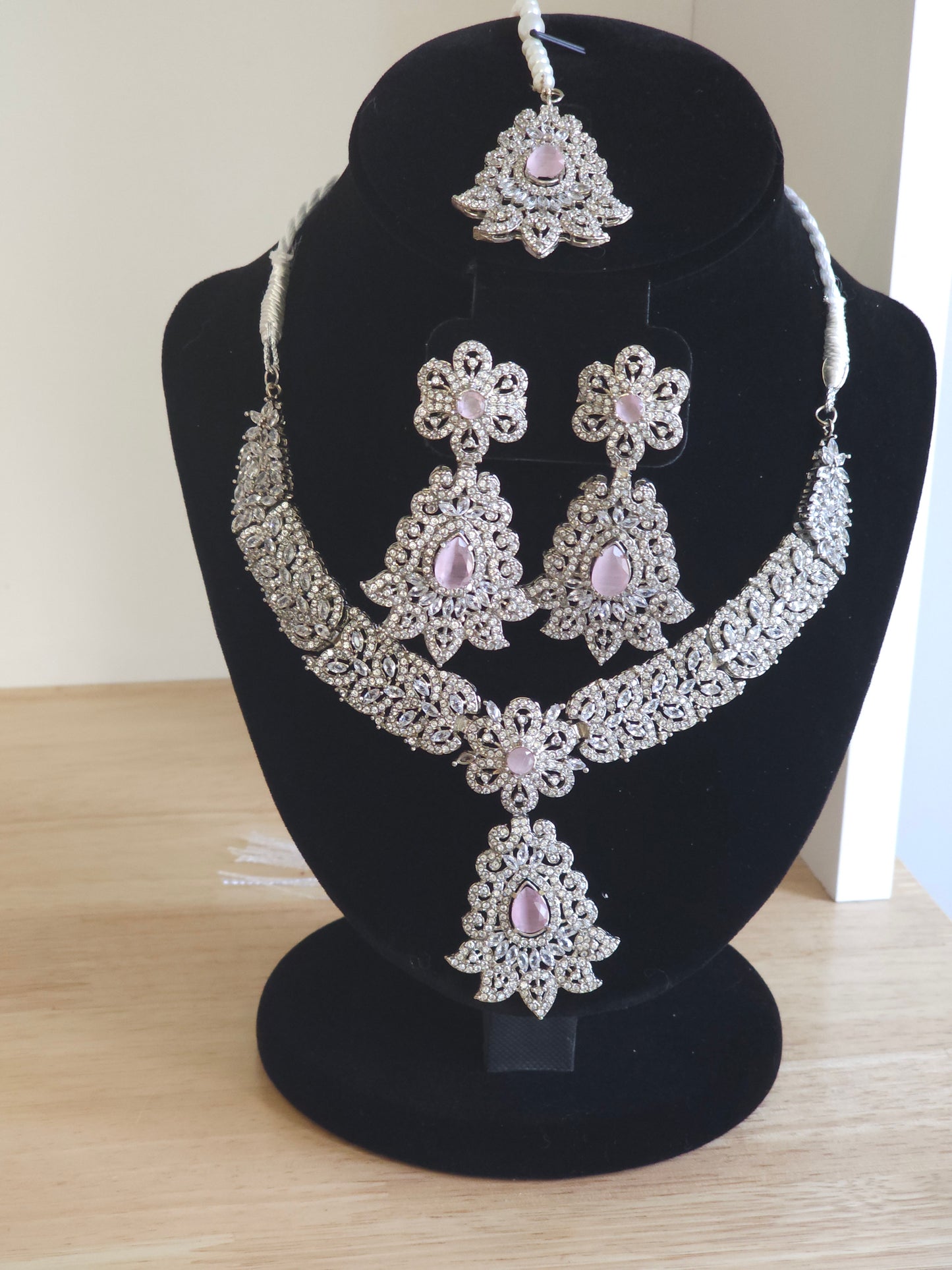 Elegent Choker Set