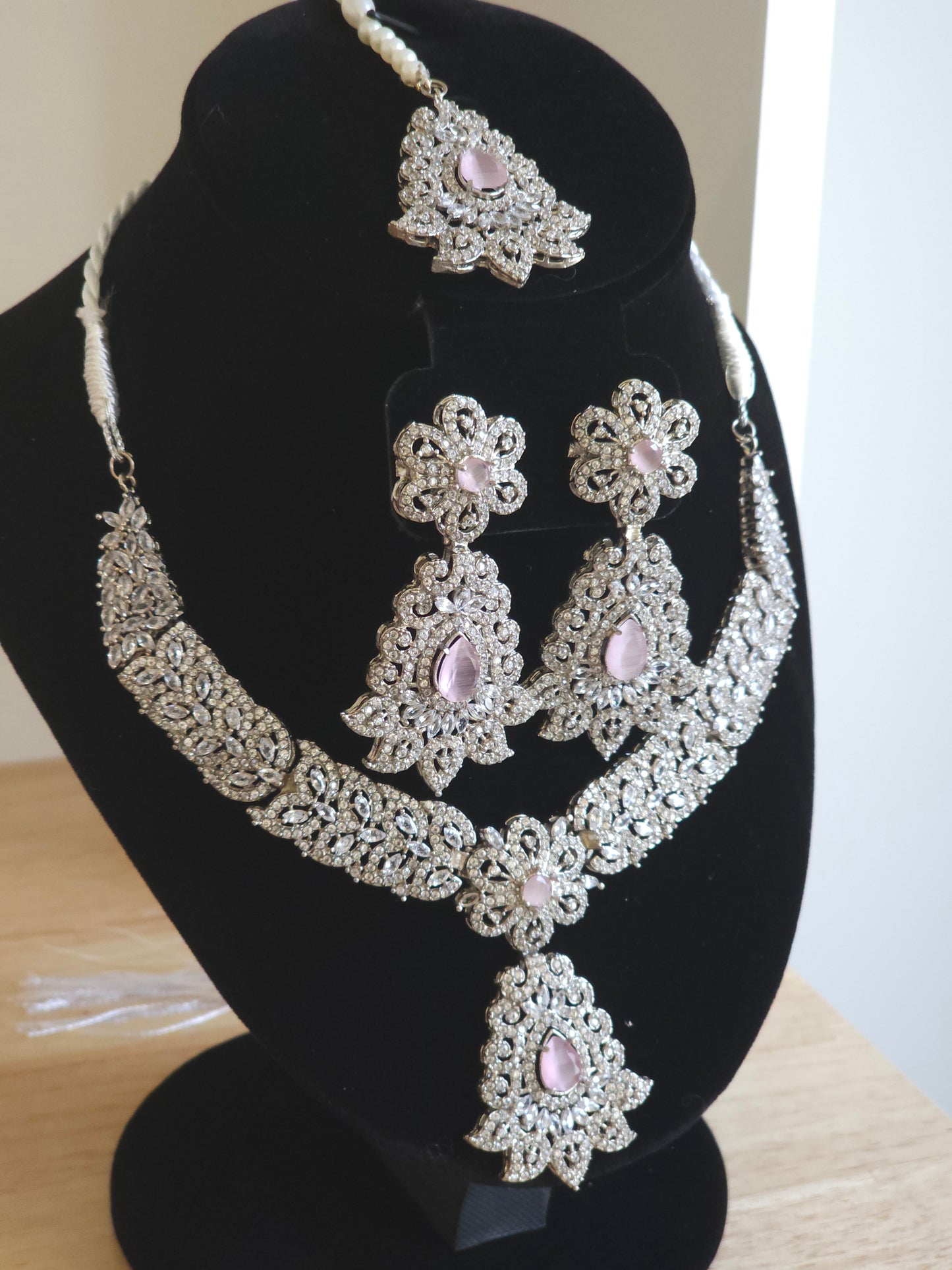 Elegent Choker Set