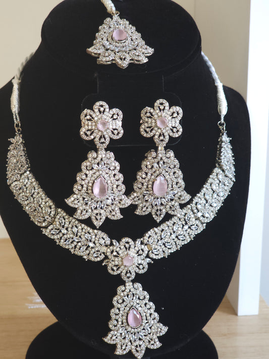 Elegent Choker Set