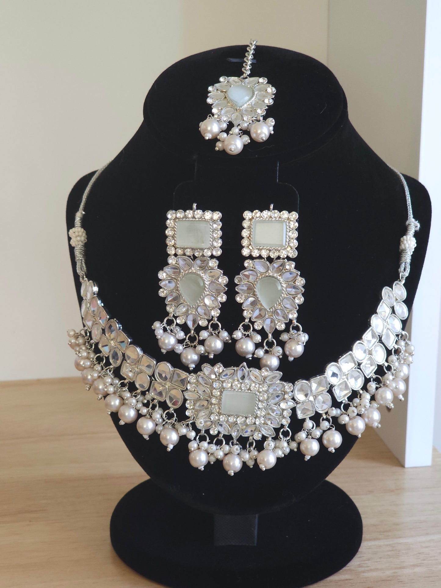 Kundan Choker Set
