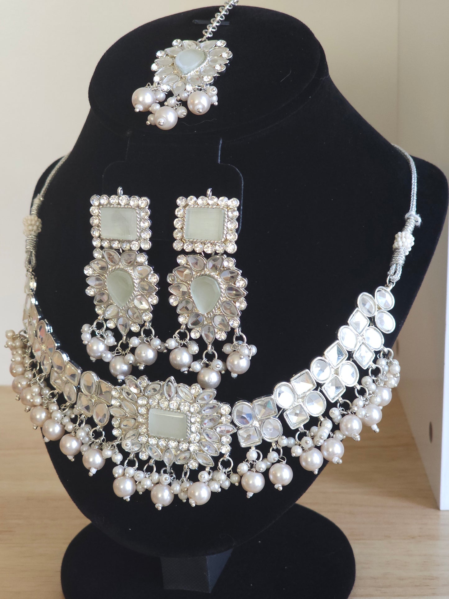 Kundan Choker Set